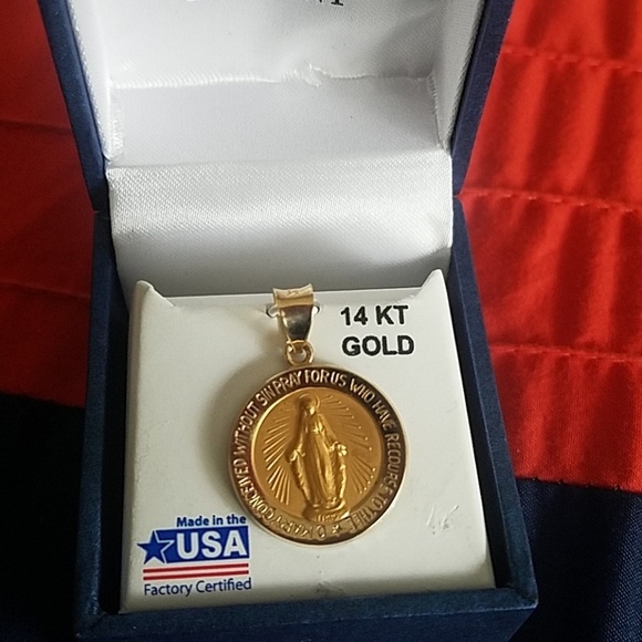 🔥SOLD 🔥14k Yellow Gold Cathedral pendant - Picture 5 of 6